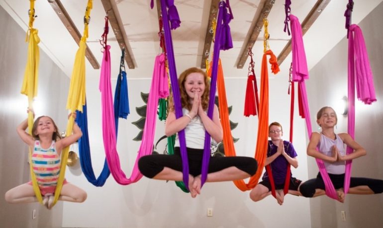 Въздушна йога за деца и възрастни